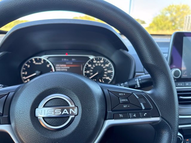 Used 2025 Nissan Altima 2.5 SV FWD image 10