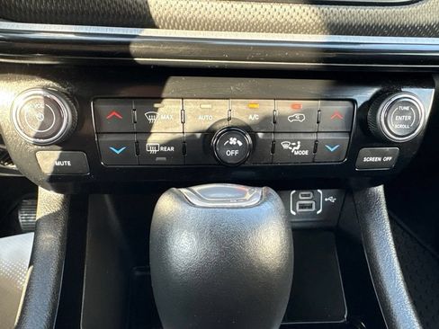 Used 2025 Jeep Compass Trailhawk AWD/4WD image 24