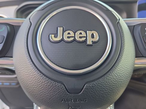 Used 2025 Jeep Wrangler Unlimited Sahara AWD/4WD image 21