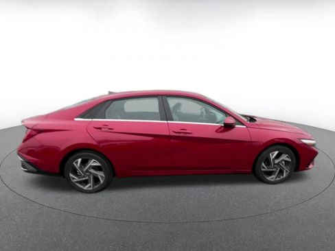Used 2025 Hyundai Elantra SEL image 16