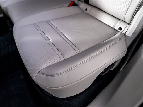 Used 2022 Porsche Cayenne S image 36