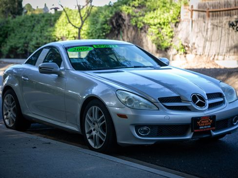 Used 2009 Mercedes-Benz SLK 300 image 3