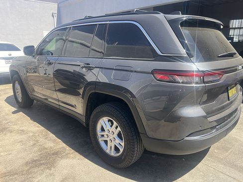 Used 2025 Jeep Grand Cherokee Laredo RWD image 4