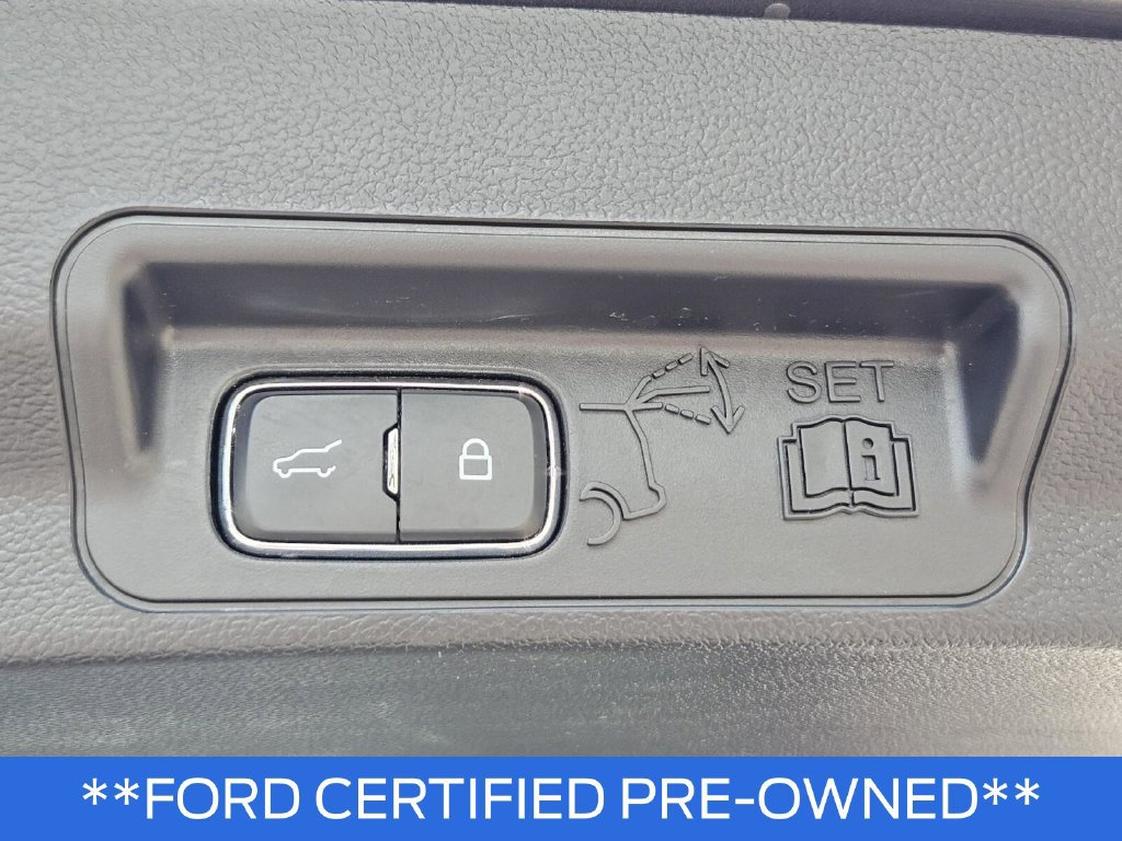 Used 2023 Ford Explorer XLT AWD/4WD image 10