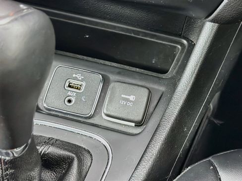 Used 2019 Jeep Cherokee Latitude Plus FWD image 25