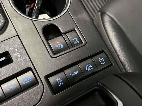 Used 2022 Toyota Highlander XLE image 34