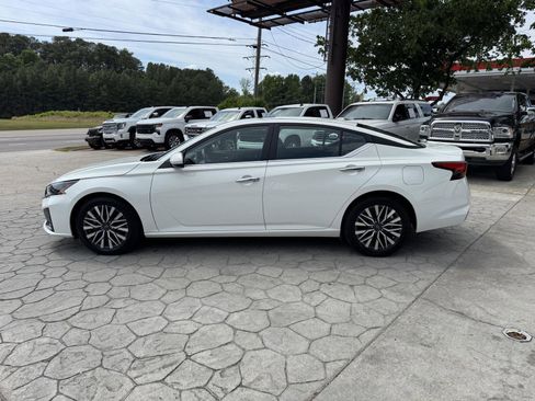 Used 2025 Nissan Altima 2.5 SV w/ SV Premium Package FWD image 9
