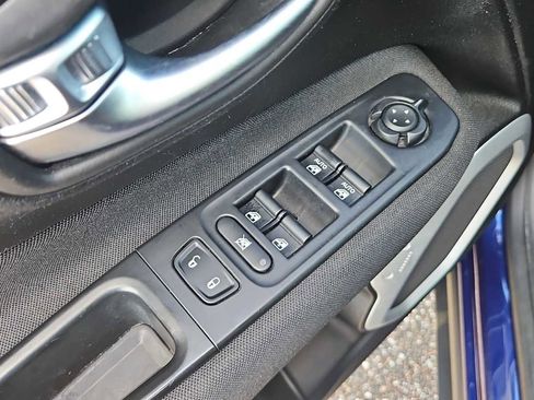 Used 2018 Jeep Renegade Latitude w/ Cold Weather Group image 15