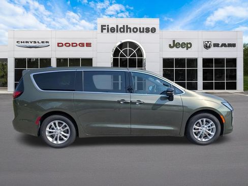 New 2027 Chrysler Pacifica Select FWD image 5