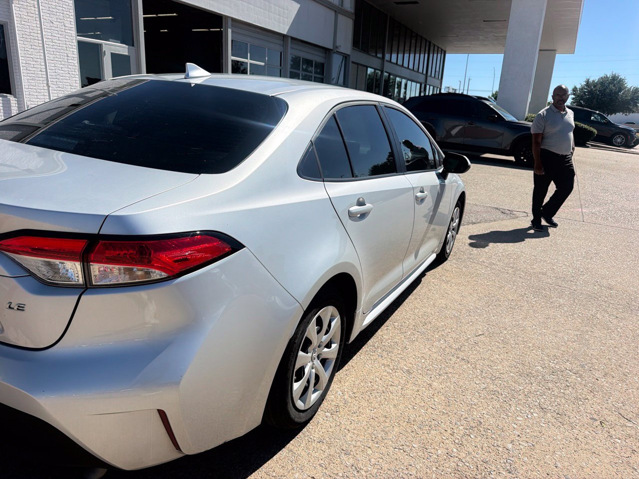 Used 2025 Toyota Corolla LE FWD image 3