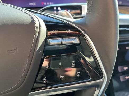 Used 2025 Cadillac Escalade Sport Platinum w/ LPO, ONYX Package image 28