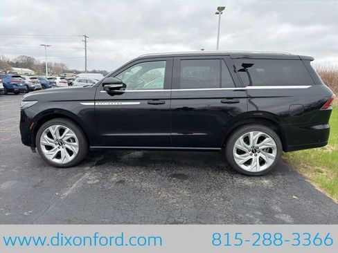 Used 2025 Lincoln Navigator Reserve image 2