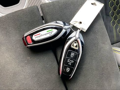 Used 2024 Lamborghini Urus Performante AWD/4WD image 34