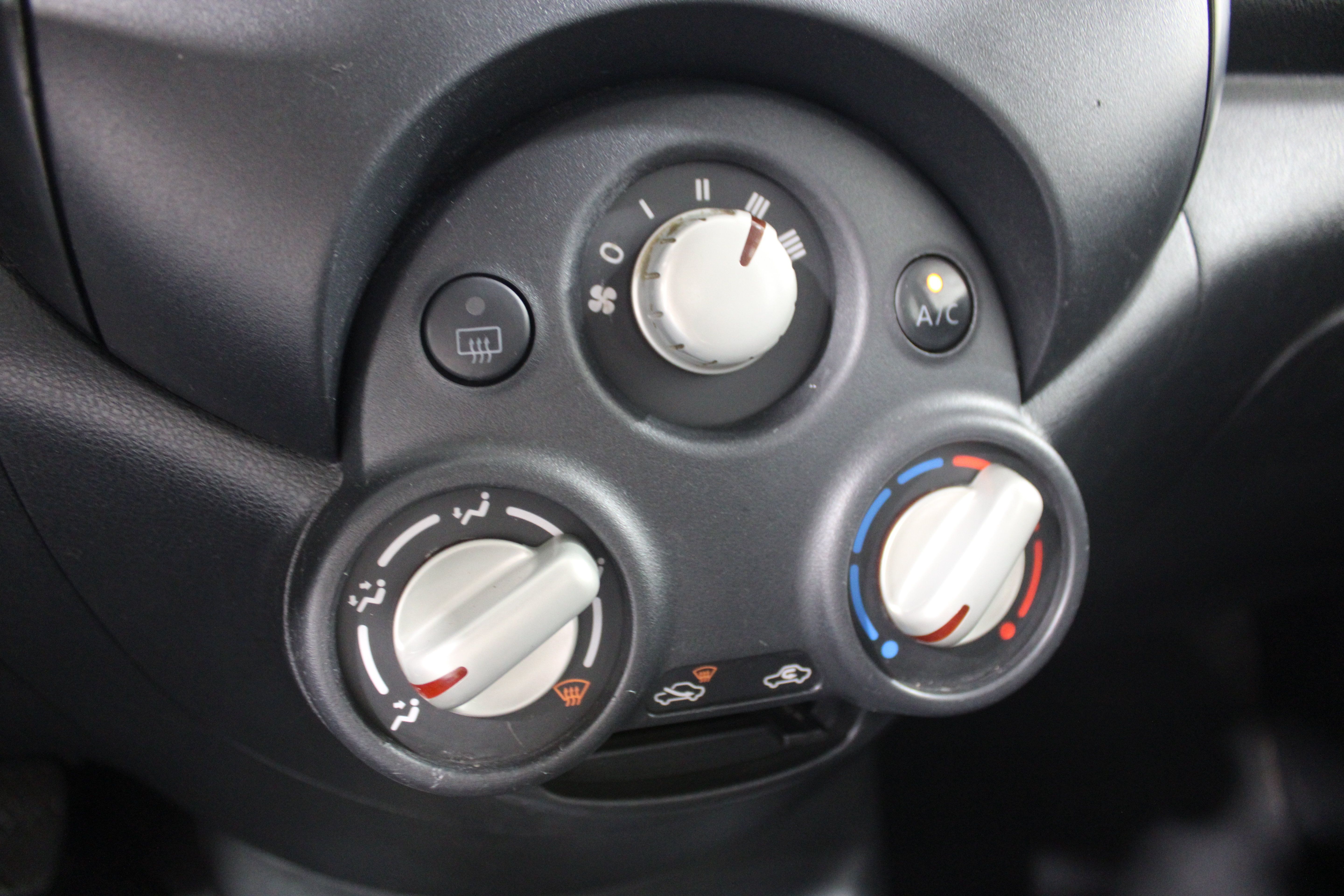 Used 2014 Nissan Versa S Plus FWD image 18