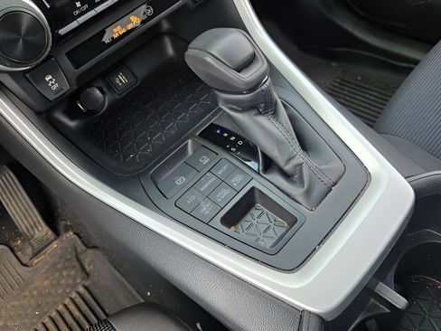 Certified 2023 Toyota RAV4 LE AWD/4WD image 16