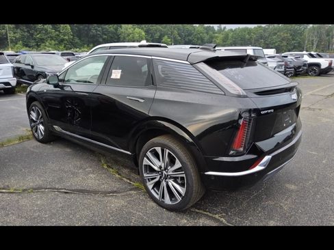 Used 2025 Cadillac Optiq Luxury 2 AWD/4WD image 2