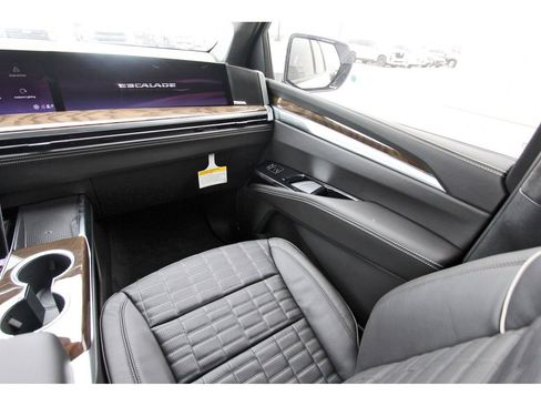 New 2026 Cadillac Escalade Platinum Sport w/ LPO, ONYX Package AWD/4WD image 10