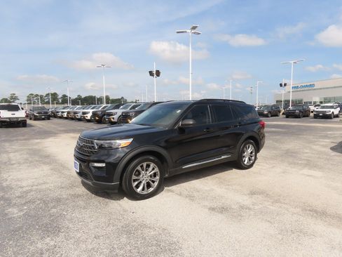 Certified 2023 Ford Explorer XLT w/ Equipment Group 202A RWD image 2