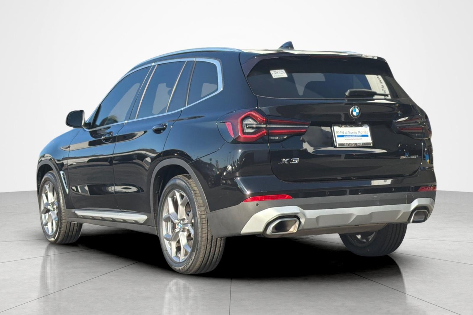Used 2024 BMW X3 sDrive30i w/ Premium Package RWD image 3