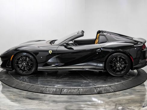 Used 2022 Ferrari 812 GTS RWD image 9