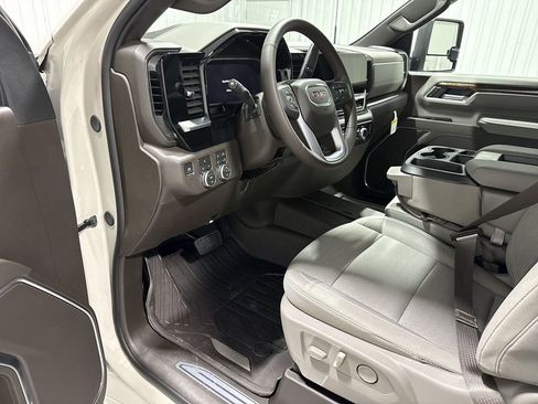 New 2026 GMC Sierra 2500 SLE w/ SLE Value Package; AWD/4WD image 10