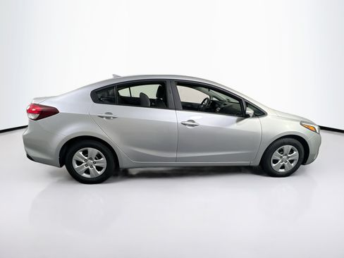 Used 2017 Kia Forte LX FWD image 4