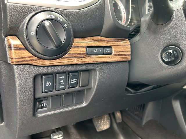 Used 2018 Nissan Titan SL w/ Chrome Package AWD/4WD image 25