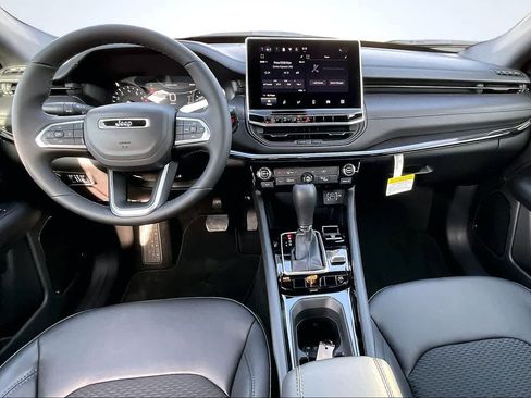 New 2026 Jeep Compass Latitude image 10