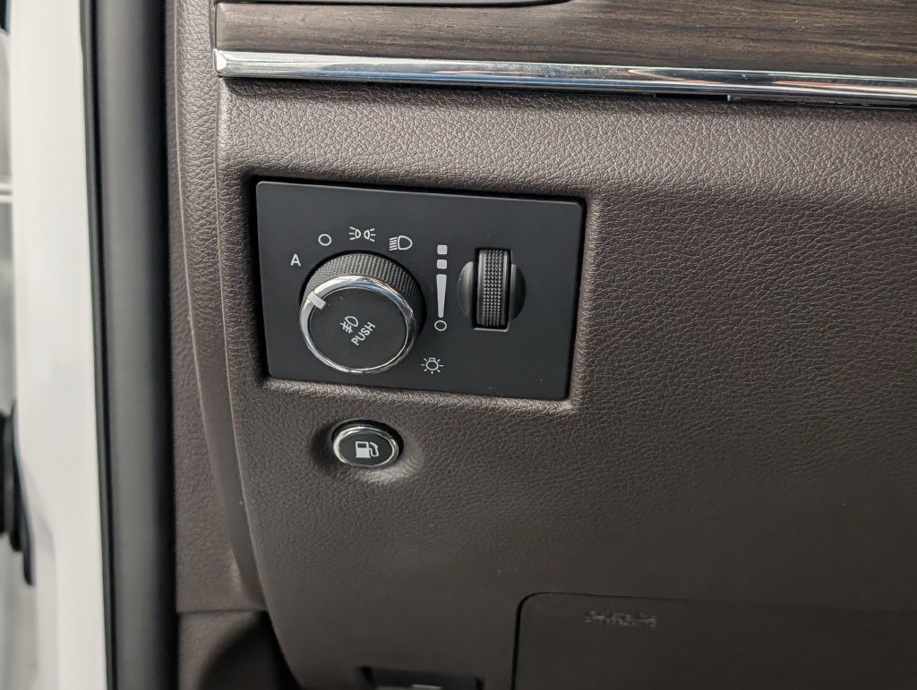 Used 2018 Jeep Grand Cherokee Overland AWD/4WD image 25
