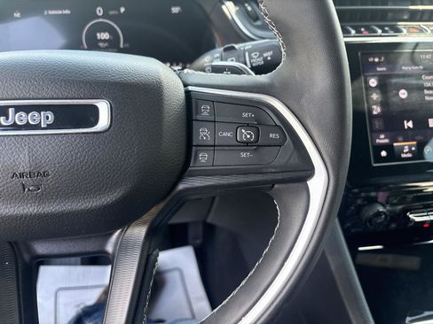 Used 2023 Jeep Grand Cherokee Altitude AWD/4WD image 18