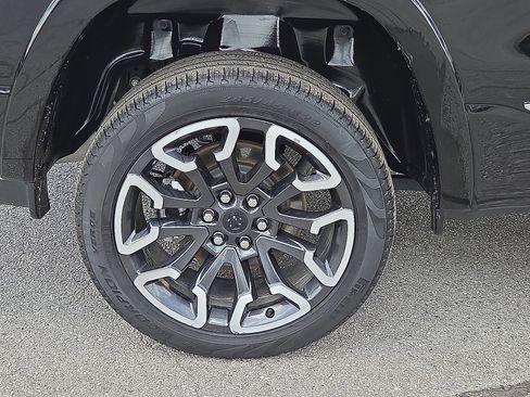 Used 2025 RAM 1500 Limited AWD/4WD image 17