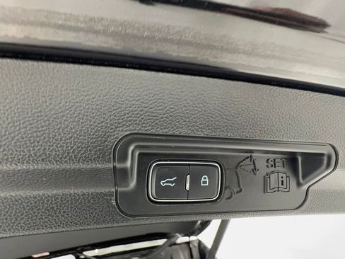 Used 2024 Ford Explorer XLT w/ Equipment Group 202A AWD/4WD image 17