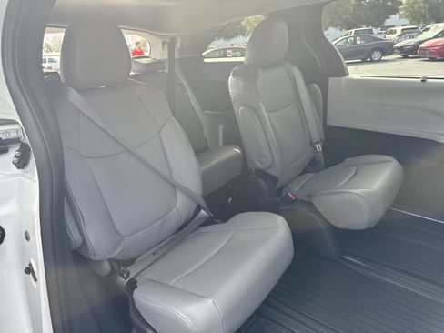 New 2025 Toyota Sienna XLE image 30
