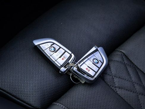 Used 2019 BMW 750i xDrive w/ Executive Package image 11