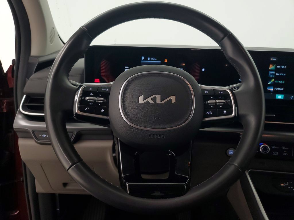 Used 2025 Kia Carnival FWD image 13