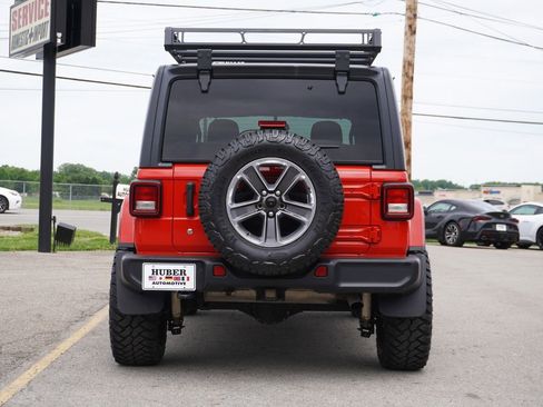 Used 2019 Jeep Wrangler Unlimited Sahara AWD/4WD image 6