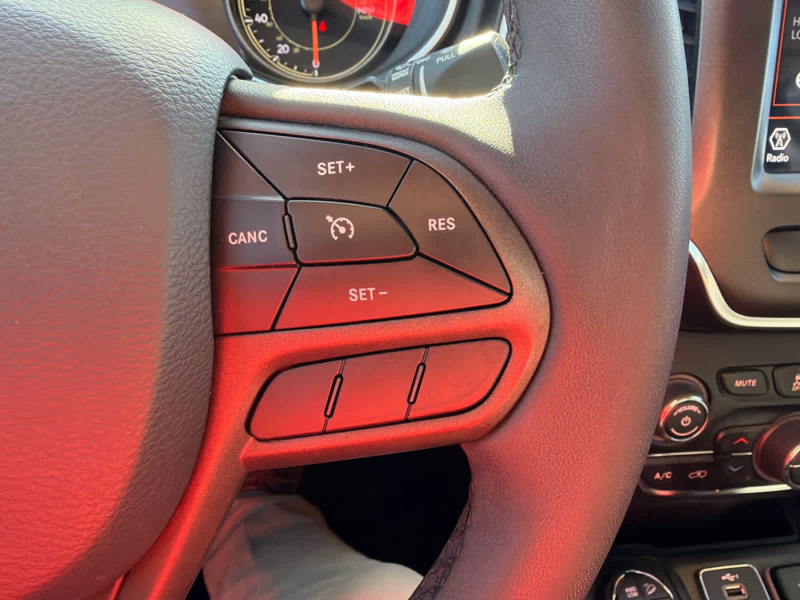 Used 2022 Jeep Cherokee Trailhawk w/ Premium Leather Package AWD/4WD image 34