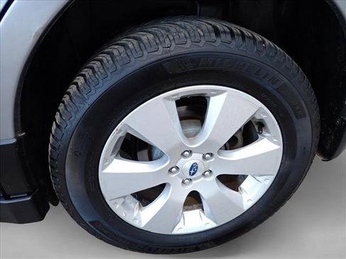 Used 2011 Subaru Outback 2.5i Limited w/ PWR Moonroof Pkg AWD/4WD image 7