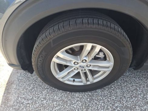 Used 2024 Ford Explorer XLT RWD image 6