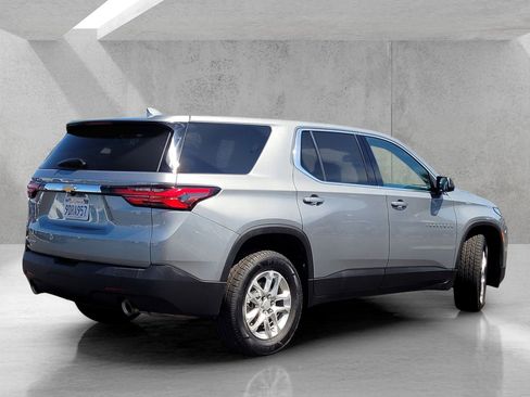 Used 2023 Chevrolet Traverse LS image 4