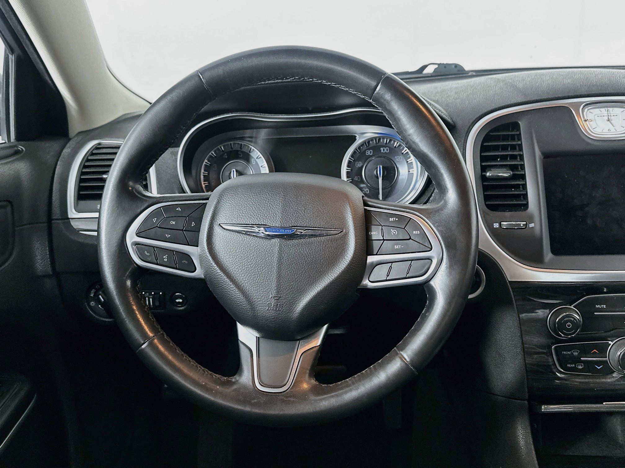Used 2020 Chrysler 300 Touring w/ Sport Appearance Package RWD image 18