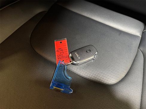 Used 2023 Kia Sportage EX image 32