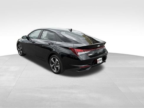 Used 2023 Hyundai Elantra SEL w/ Convenience Package FWD image 8