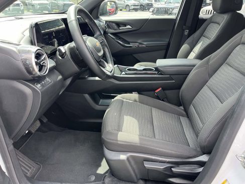 Used 2025 Chevrolet Equinox LT AWD/4WD image 13