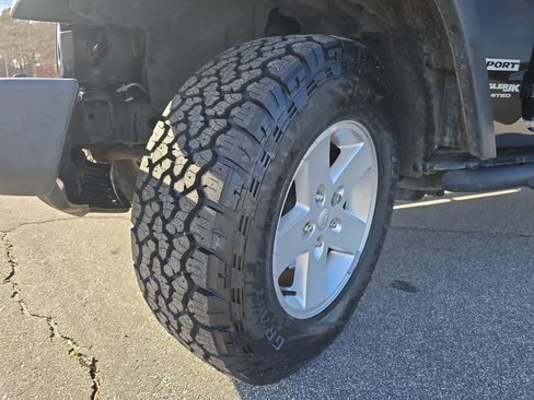 Used 2018 Jeep Wrangler Unlimited Sport S image 30