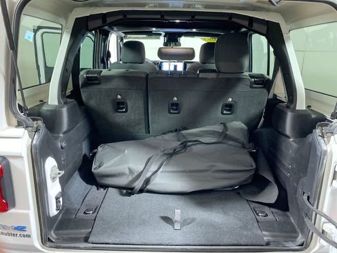 Used 2024 Jeep Wrangler Sahara image 33