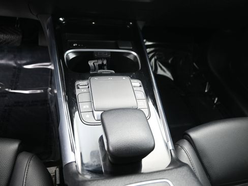 Used 2023 Mercedes-Benz GLB 250 4MATIC image 17