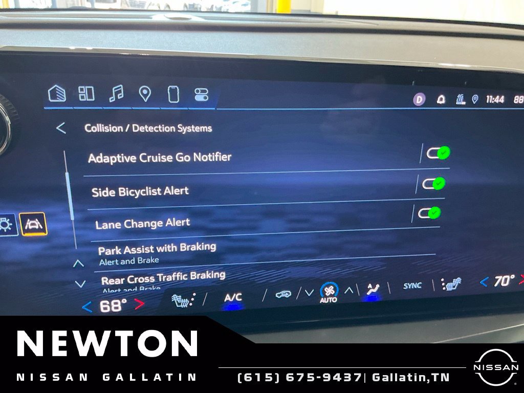 Used 2024 Chevrolet Traverse LT FWD image 35