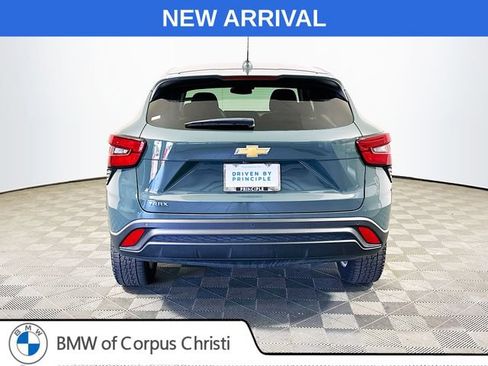 Used 2025 Chevrolet Trax LS w/ LS Convenience Package FWD image 7