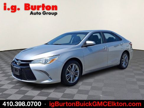 Used 2015 Toyota Camry SE FWD image 3